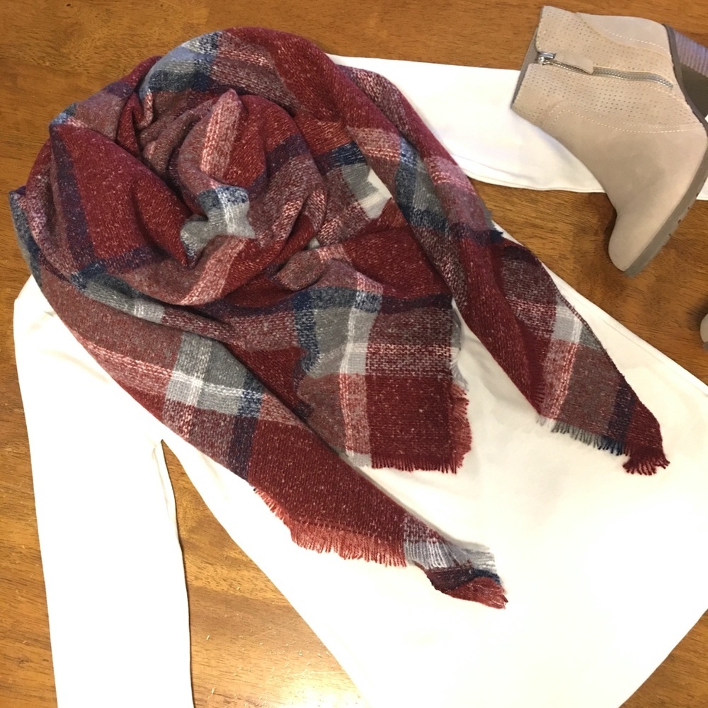 NWT Plaid Blanket Scarf Wrap
